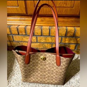 Coach Willow Tote in signature canvas